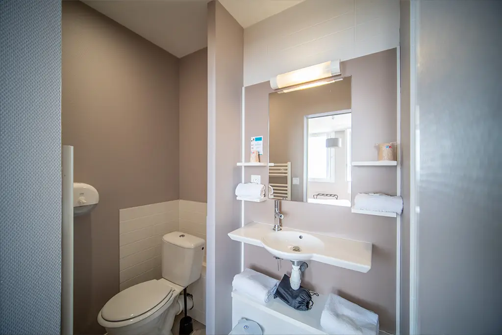 salle de bains vue mer à Les Sables d'Olonne hôtel La Villa Saint Jean