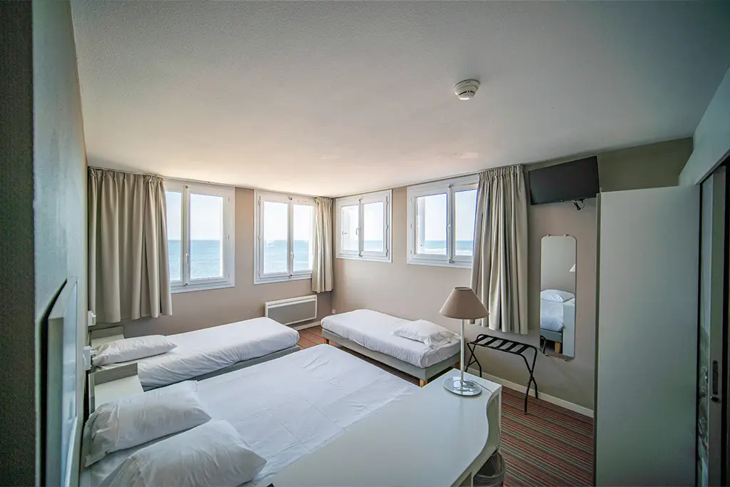 chambre vue mer quadruple familiale à Les Sables d'Olonne hôtel La Villa Saint Jean