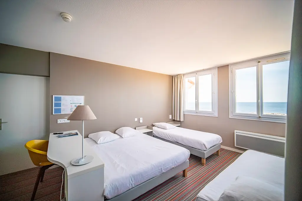 chambre vue mer quadruple familiale à Les Sables d'Olonne hôtel La Villa Saint Jean