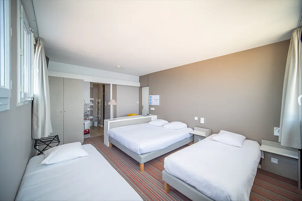 chambre vue mer quadruple familiale à Les Sables d'Olonne hôtel La Villa Saint Jean