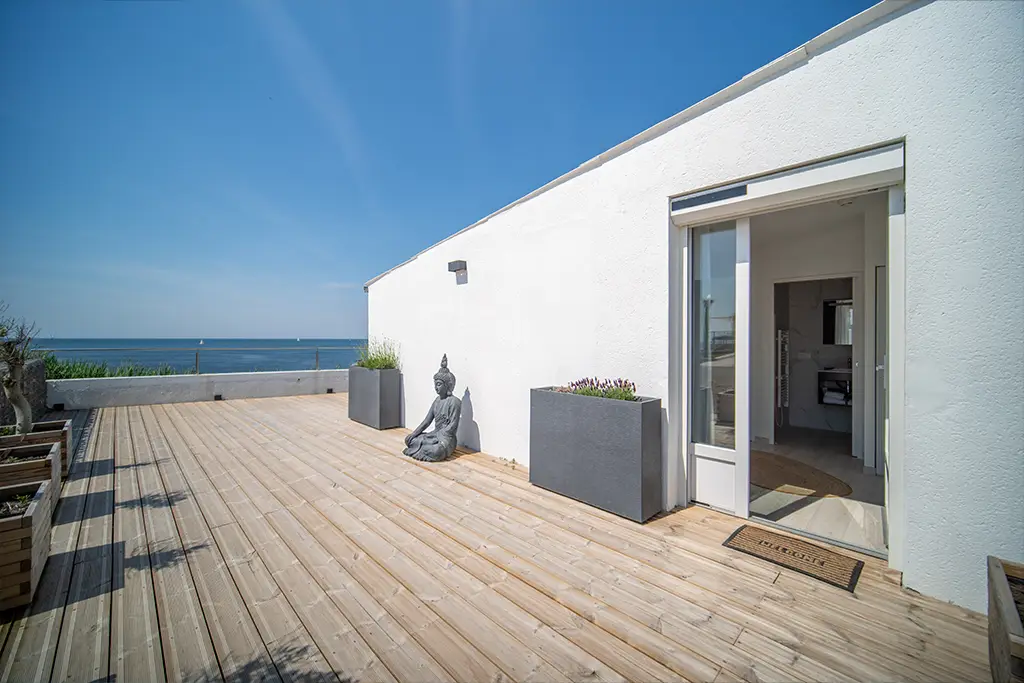 grande chambre luxe avec terrasse face mer à Les Sables d'Olonne hôtel La Villa Saint Jean