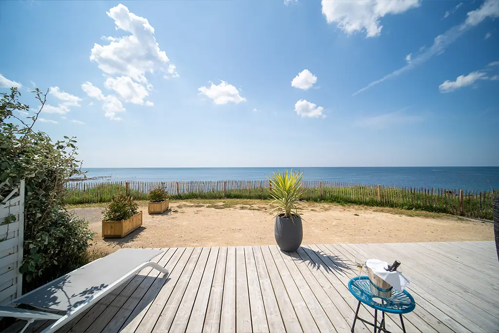 chambre luxe avec terrasse face mer à Les Sables d'Olonne hôtel La Villa Saint Jean