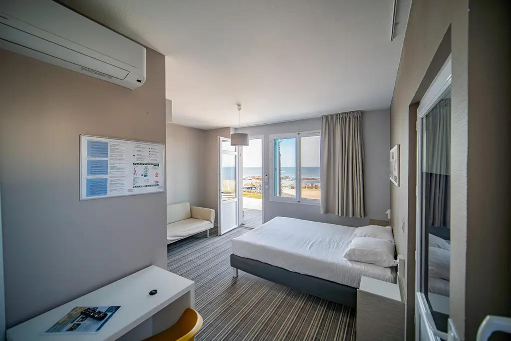 chambre PMR vue mer à Les Sables d'Olonne hôtel La Villa Saint Jean
