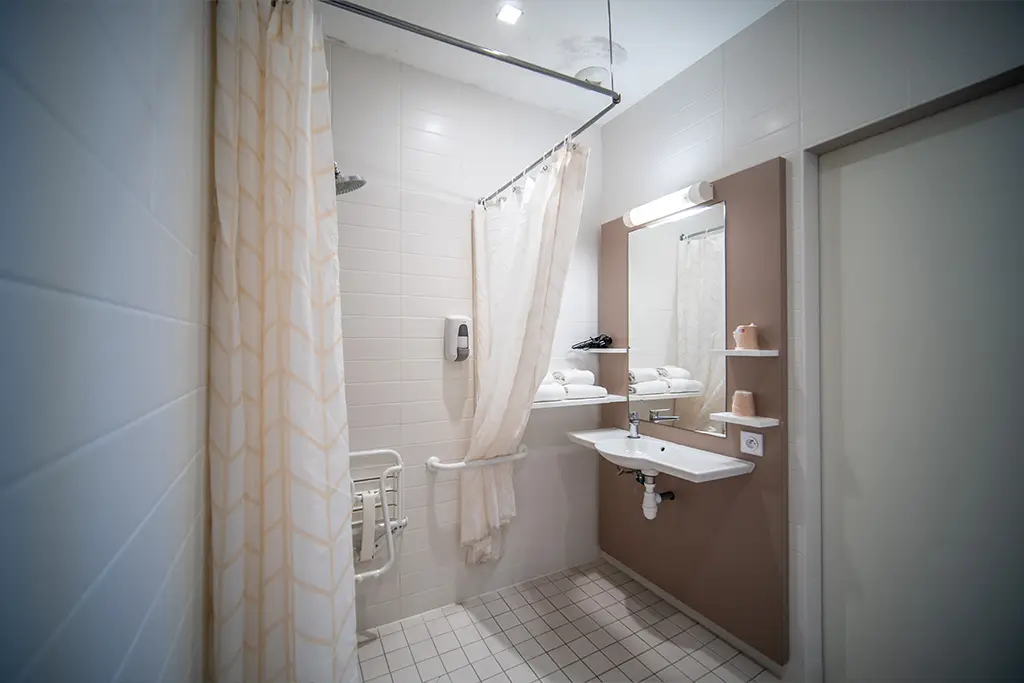 chambre avec accès PMR Les Sables d'Olonne hôtel La Villa Saint Jean