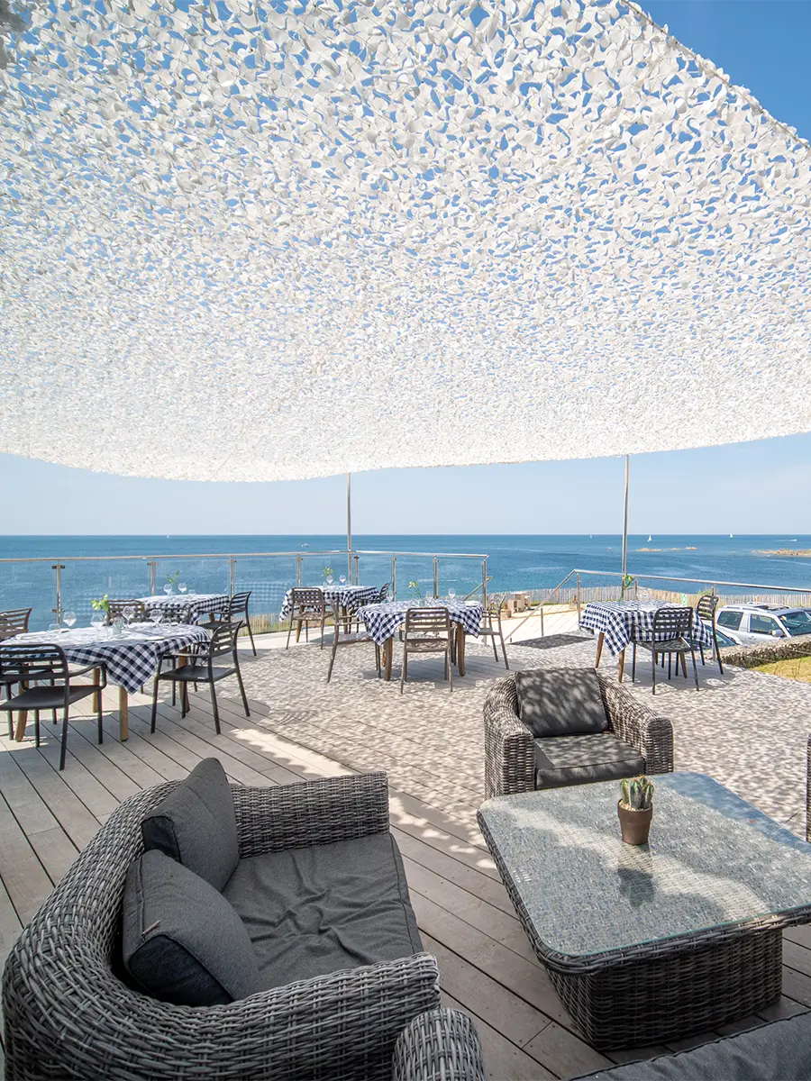 Terrasse vue mer avec salon au restaurant La Villa Saint Jean Les Sables d’Olonne Terrasse vue mer avec salon au restaurant La Villa Saint Jean Les Sables d'Olonne